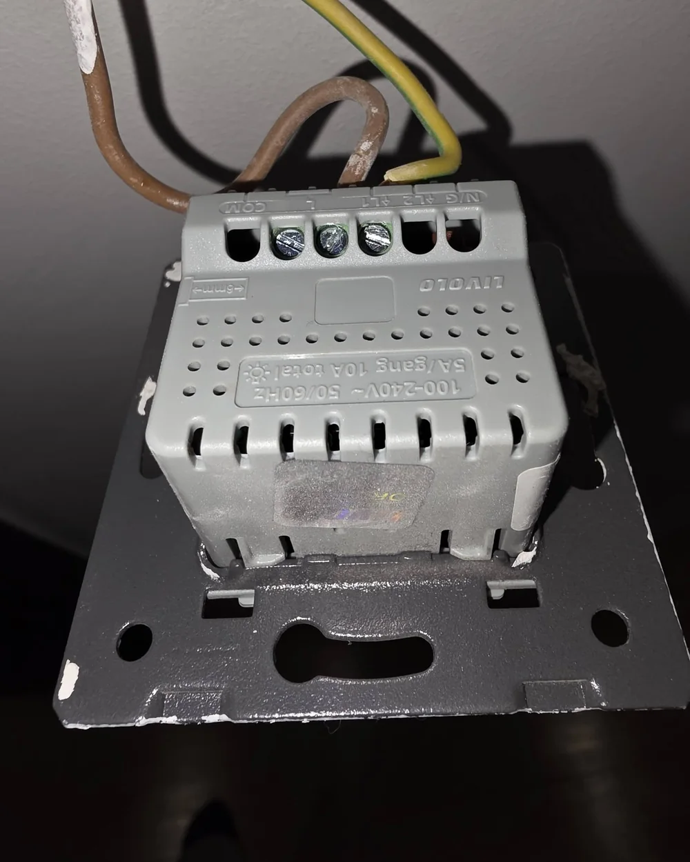 Prace przy rozdzielnicy elektrycznej